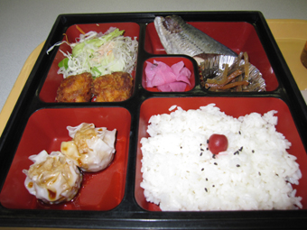 跡見学食.jpg